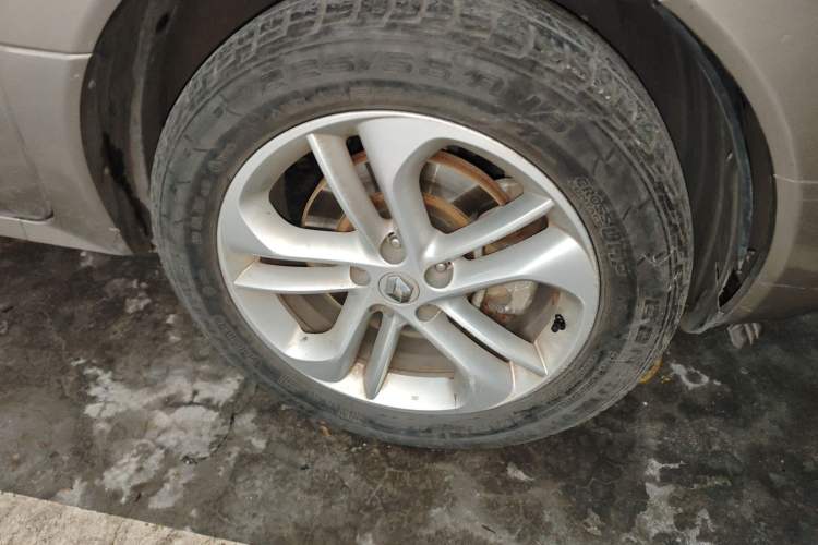 Used Renault Koleos 2013 2.5L Two-Wheel-Drive Luxury Edition Right Front Wheel Hub