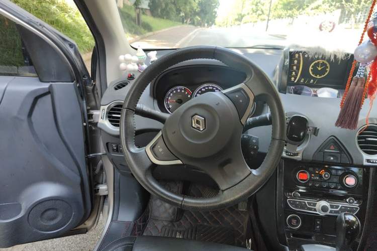 Used Renault Koleos 2013 2.5L Two-Wheel Drive Comfort Edition with Navigation Steering Wheel