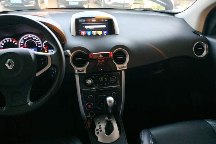 Used Renault Koleos 2014 Revised Version 2.0L Two-Wheel Drive Fashion Edition Audio And AC Panel