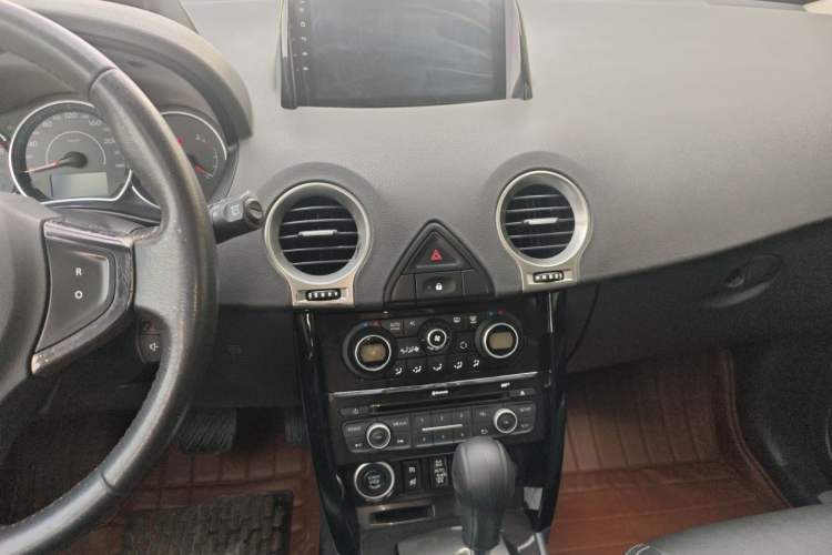 Used Renault Koleos 2014 2.5L 4x4 Comfort Edition Audio And AC Panel