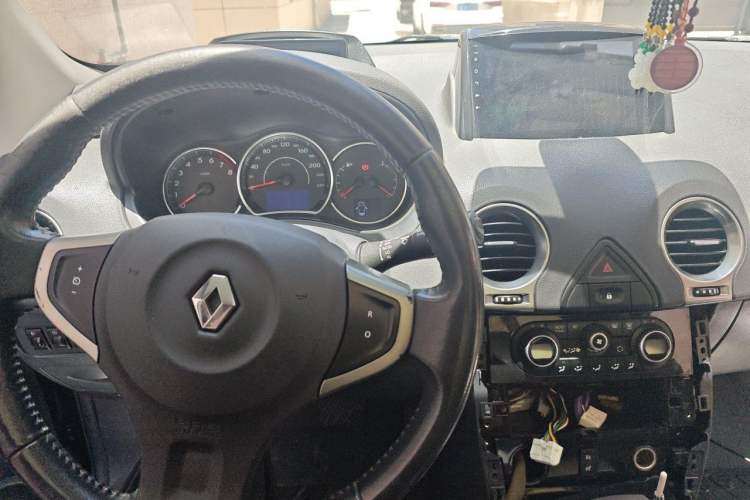 Used Renault Koleos 2014 2.5L Two-Wheel Drive Comfort Edition Audio And AC Panel