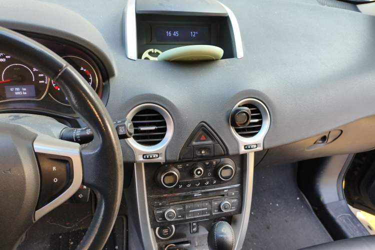 Used Renault Koleos 2014 Revised Version 2.0L Two-Wheel Drive Fashion Edition Audio And AC Panel