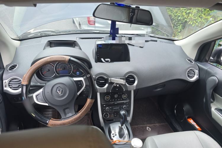 Used Renault Koleos 2014 2.0L Two-Wheel Drive Fashion Edition Center Console