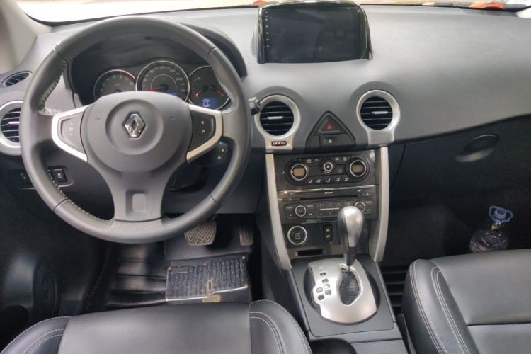 Used Renault Koleos 2014 Revised Version 2.0L Two-Wheel Drive Smart Enjoyment Edition Center Console