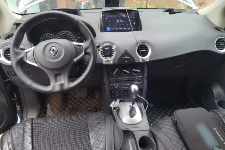 Used Renault Koleos 2014 Revised Version 2.0L Two-Wheel Drive Smart Enjoyment Edition Center Console