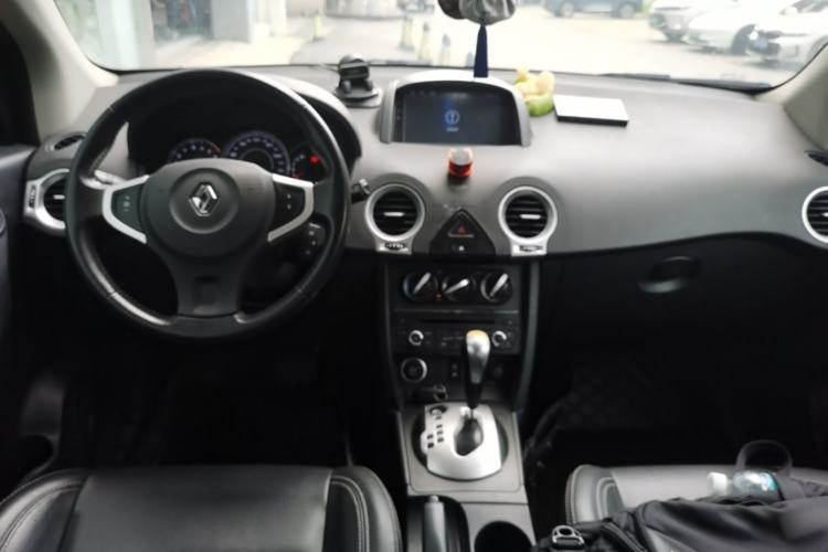 Used Renault Koleos 2014 2.0L Two-Wheel Drive Smart Edition Center Console