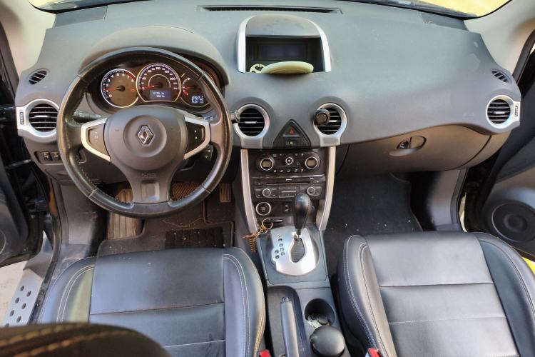 Used Renault Koleos 2014 Revised Version 2.0L Two-Wheel Drive Fashion Edition Center Console