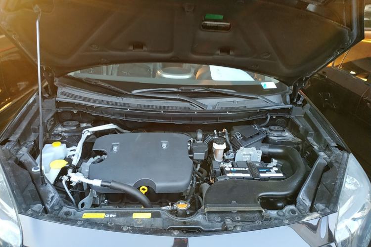 Used Renault Koleos 2014 Revised Version 2.0L Two-Wheel Drive Fashion Edition Engine Bay
