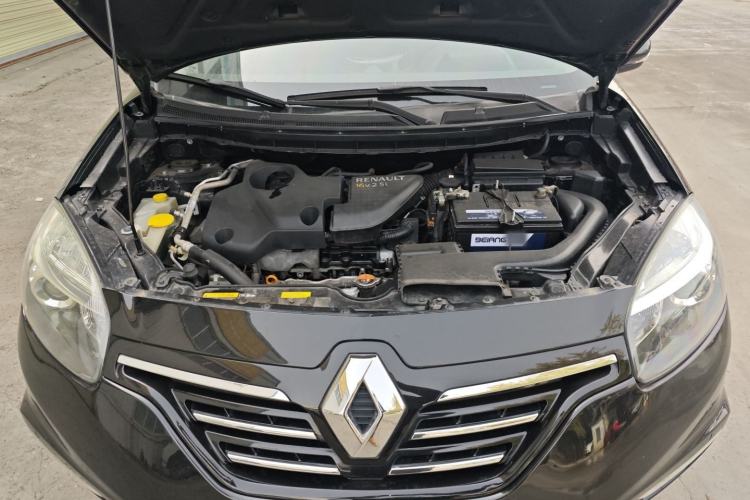 Used Renault Koleos 2014 2.5L 4x4 Comfort Edition Engine Bay