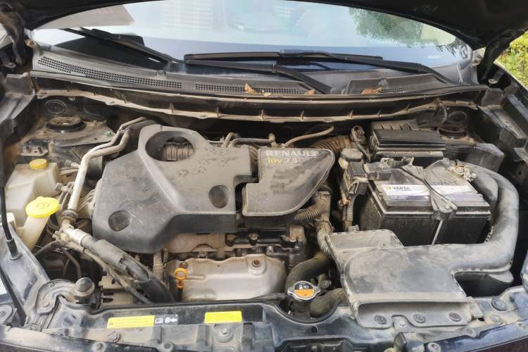 Used Renault Koleos 2014 2.5L 4x4 Comfort Edition Engine Bay