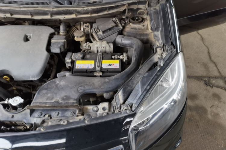 Used Renault Koleos 2014 2.0L Two-Wheel Drive Fashion Edition Engine Bay Left