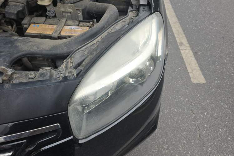 Used Renault Koleos 2014 2.0L Two-Wheel Drive Fashion Edition Engine Bay Left