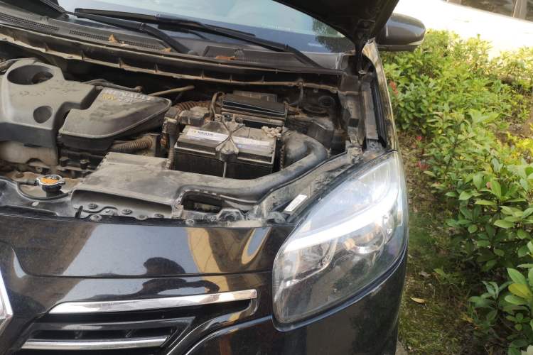 Used Renault Koleos 2014 2.5L 4x4 Comfort Edition Engine Bay Left