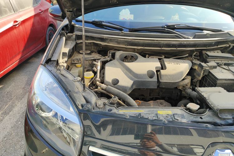 Used Renault Koleos 2014 2.5L Two-Wheel Drive Comfort Edition Engine Bay Right