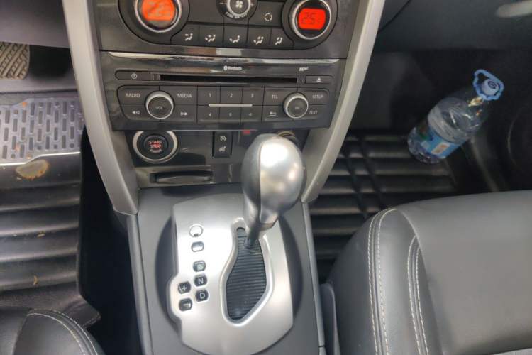 Used Renault Koleos 2014 Revised Version 2.0L Two-Wheel Drive Smart Enjoyment Edition Gear Lever
