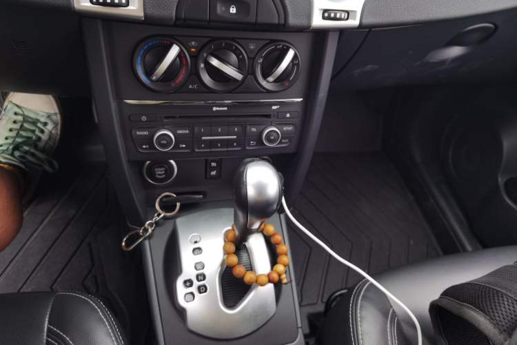 Used Renault Koleos 2014 Revised Version 2.0L Two-Wheel Drive Smart Enjoyment Edition Gear Lever