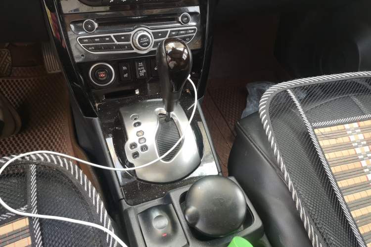 Used Renault Koleos 2014 2.5L 4x4 Comfort Edition Gear Lever