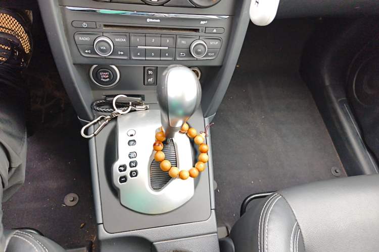 Used Renault Koleos 2014 Revised Version 2.0L Two-Wheel Drive Smart Enjoyment Edition Gear Lever