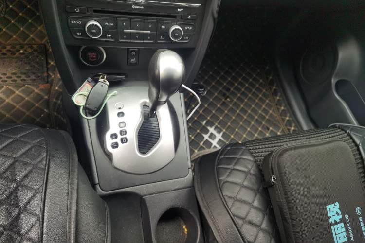 Used Renault Koleos 2014 Revised Version 2.0L Two-Wheel Drive Smart Enjoyment Edition Gear Lever