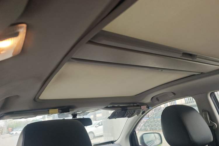 Used Renault Koleos 2014 Revised Version 2.0L Two-Wheel Drive Fashion Edition Headliner