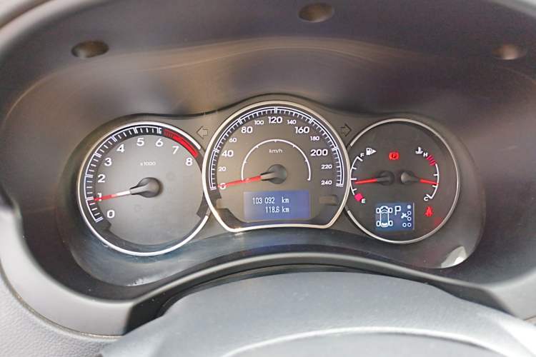 Used Renault Koleos 2014 Revised Version 2.0L Two-Wheel Drive Smart Enjoyment Edition Instrument Cluster