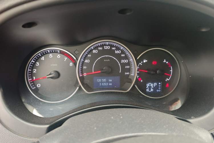Used Renault Koleos 2014 Revised Version 2.0L Two-Wheel Drive Fashion Edition Instrument Cluster