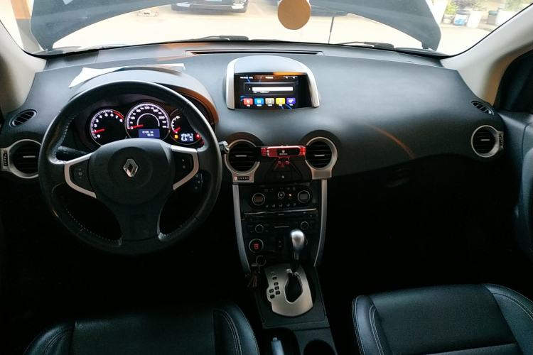 Used Renault Koleos 2014 Revised Version 2.0L Two-Wheel Drive Fashion Edition Interior 2