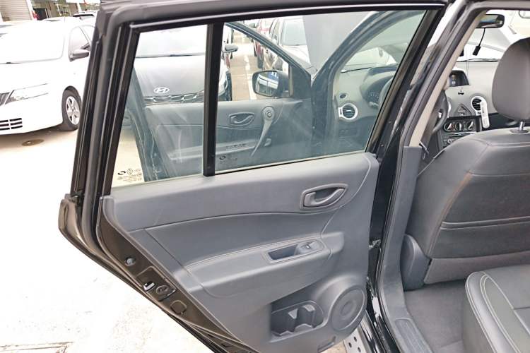Used Renault Koleos 2014 Revised Version 2.0L Two-Wheel Drive Smart Enjoyment Edition Interior 8