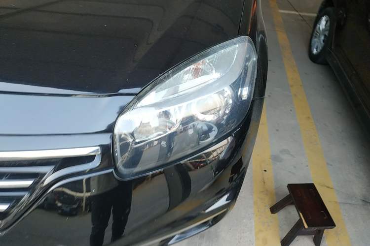 Used Renault Koleos 2014 Revised Version 2.0L Two-Wheel Drive Fashion Edition Left Front Headlight