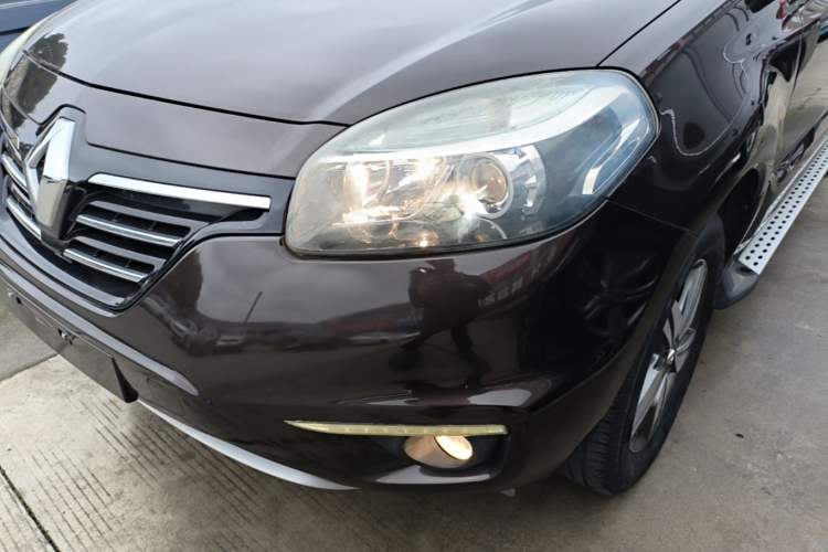 Used Renault Koleos 2014 Revised Version 2.5L Two-Wheel Drive Comfort Edition Left Front Headlight