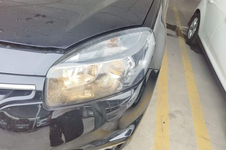 Used Renault Koleos 2014 Revised Version 2.0L Two-Wheel Drive Fashion Edition Left Front Headlight