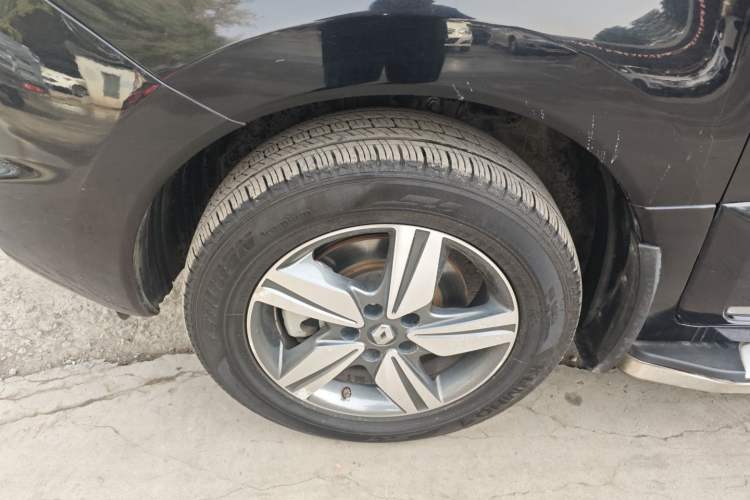 Used Renault Koleos 2014 2.5L 4x4 Comfort Edition Left Front Wheel Hub