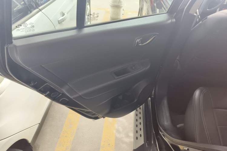 Used Renault Koleos 2014 Revised Version 2.0L Two-Wheel Drive Fashion Edition Left Rear Door Interior