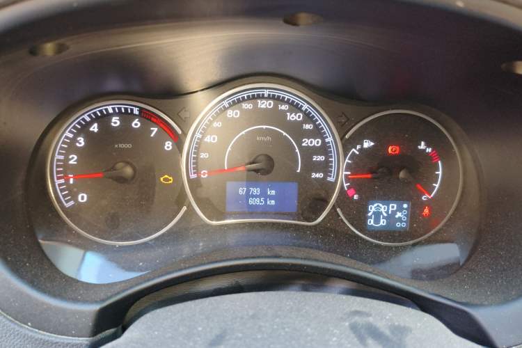 Used Renault Koleos 2014 Revised Version 2.0L Two-Wheel Drive Fashion Edition Odometer Close Up