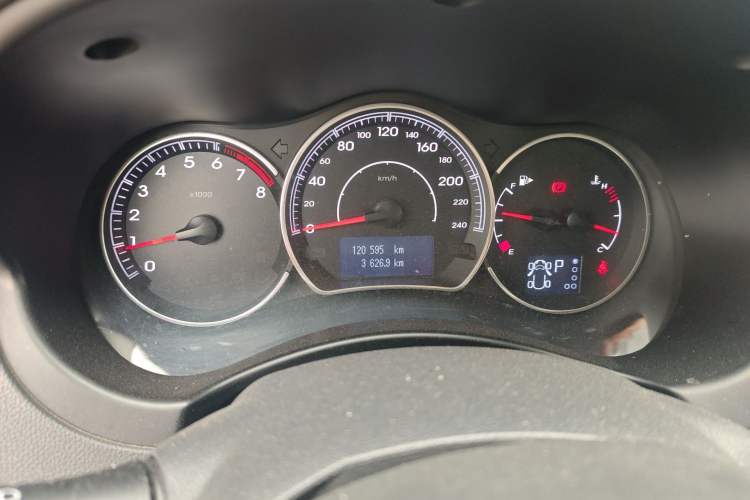 Used Renault Koleos 2014 Revised Version 2.0L Two-Wheel Drive Fashion Edition Odometer Close Up
