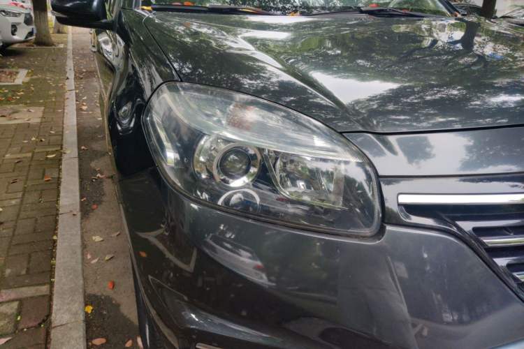 Used Renault Koleos 2014 Revised Version 2.0L Two-Wheel Drive Smart Enjoyment Edition Right Front Headlight