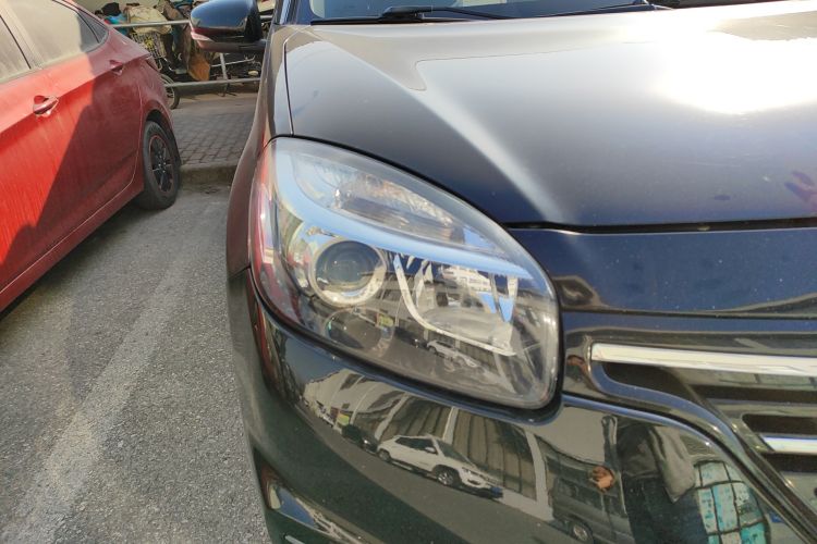 Used Renault Koleos 2014 2.5L Two-Wheel Drive Comfort Edition Right Front Headlight