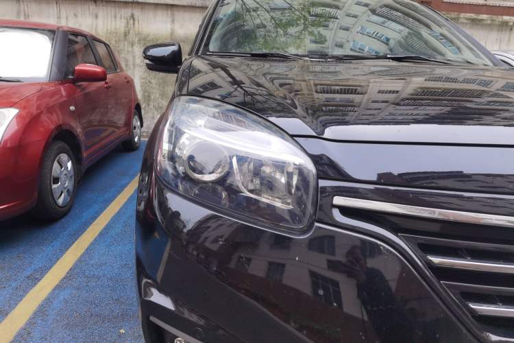 Used Renault Koleos 2014 Revised Version 2.0L Two-Wheel Drive Smart Enjoyment Edition Right Front Headlight