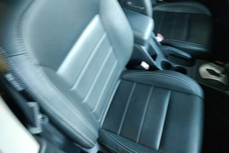 Used Renault Koleos 2014 Revised Version 2.0L Two-Wheel Drive Fashion Edition Right Front Seat