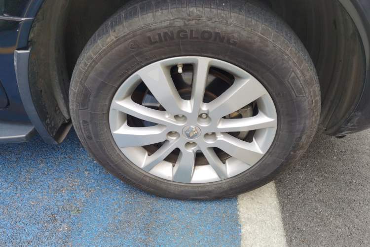 Used Renault Koleos 2014 Revised Version 2.0L Two-Wheel Drive Smart Enjoyment Edition Right Front Wheel Hub