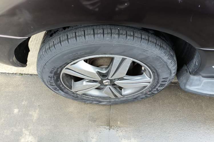 Used Renault Koleos 2014 Revised Version 2.5L Two-Wheel Drive Comfort Edition Right Rear Wheel Hub