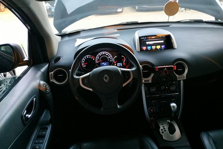 Used Renault Koleos 2014 Revised Version 2.0L Two-Wheel Drive Fashion Edition Steering Wheel