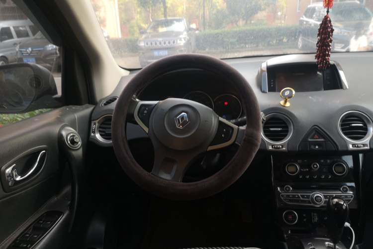 Used Renault Koleos 2014 2.5L 4x4 Comfort Edition Steering Wheel
