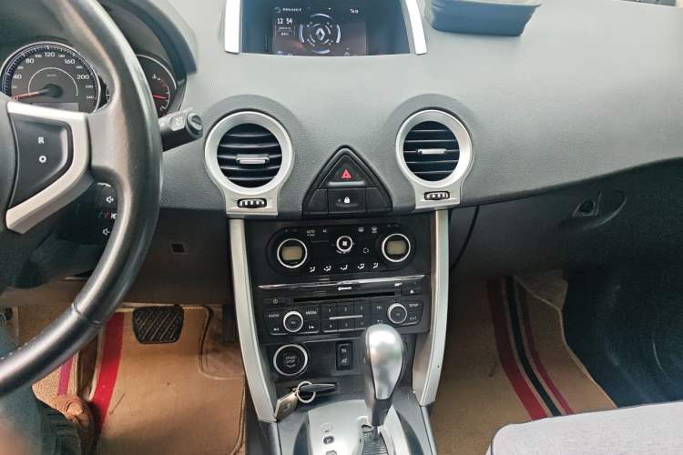 Used Renault Koleos 2014 2.0L Two-Wheel Drive Fashion Edition Audio And AC Panel
