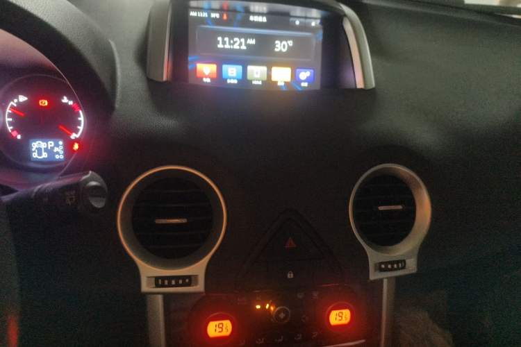 Used Renault Koleos 2014 2.0L Two-Wheel Drive Fashion Edition Audio And AC Panel