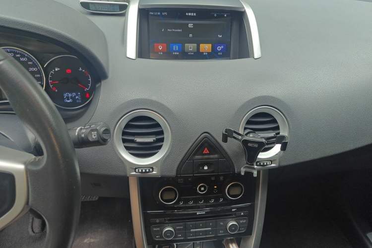 Used Renault Koleos 2014 Revised Version 2.0L Two-Wheel Drive Fashion Edition Audio And AC Panel