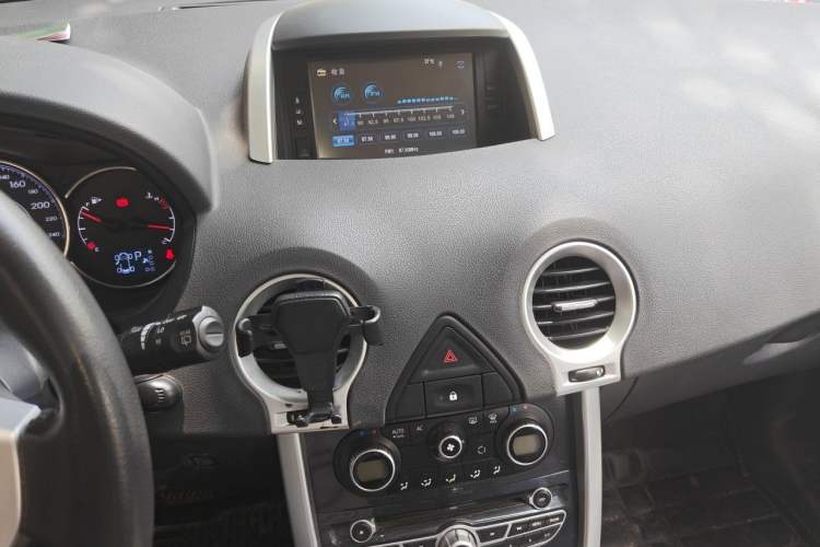 Used Renault Koleos 2014 Revised Version 2.0L Two-Wheel Drive Fashion Edition Audio And AC Panel