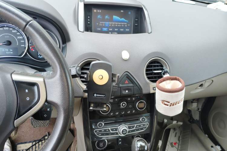 Used Renault Koleos 2014 Revised Version 2.5L Two-Wheel Drive Comfort Edition Audio And AC Panel