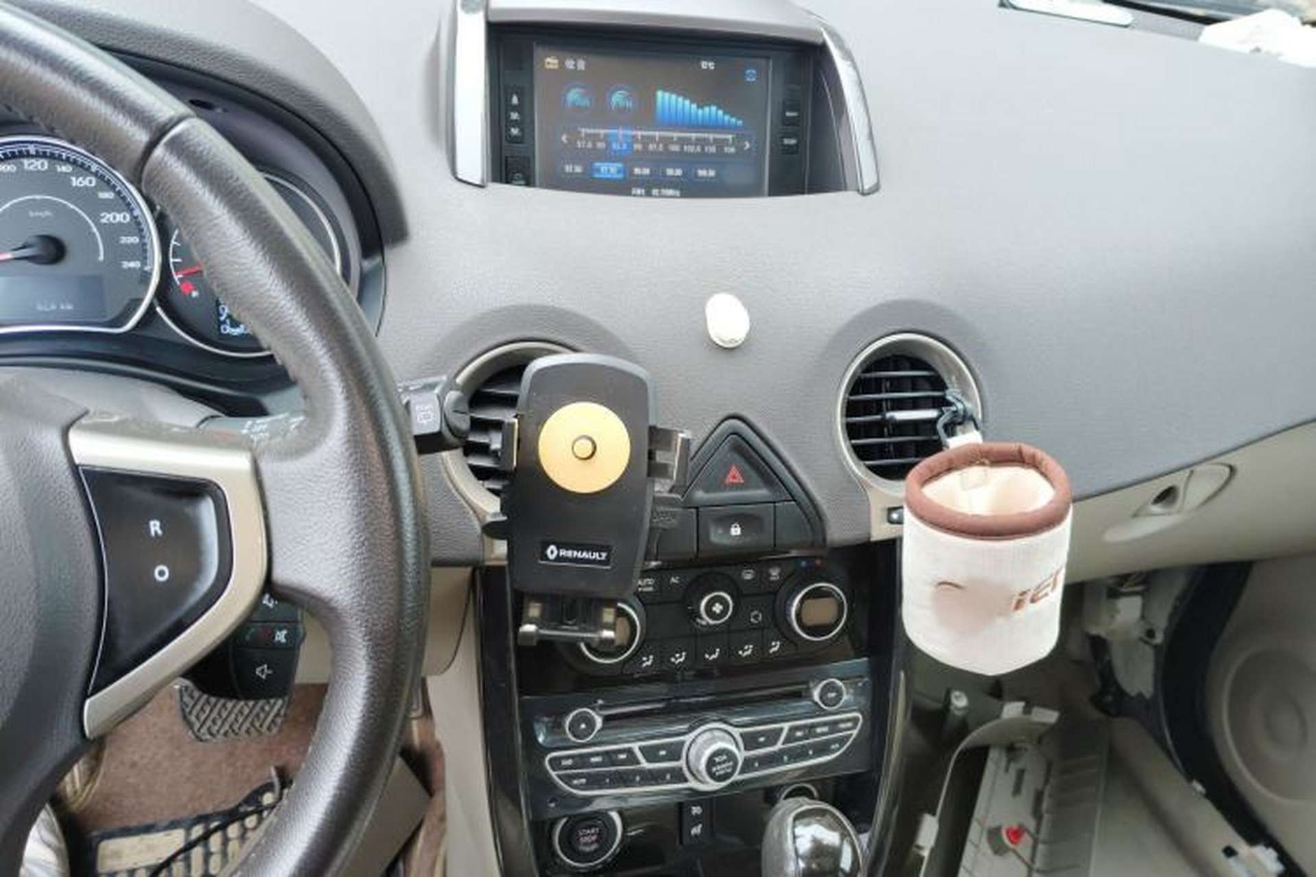 Used Renault Koleos 2014 Revised Version 2.5L Two-Wheel Drive Comfort Edition Audio And AC Panel