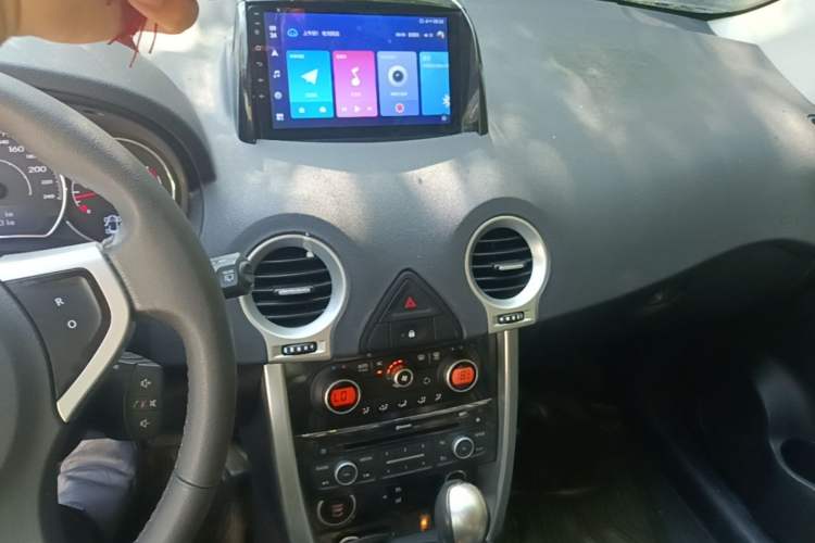 Used Renault Koleos 2014 Revised Version 2.0L Two-Wheel Drive Fashion Edition Audio And AC Panel